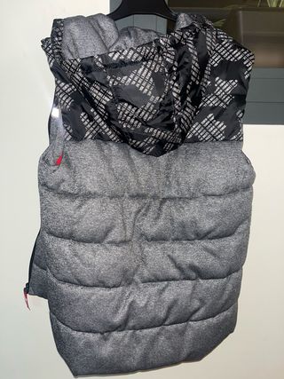 Chaleco acolchado con capucha TENTH