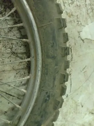 Cubierta de moto 3-18 tacos