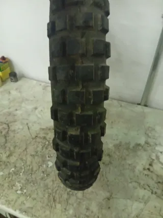 Cubierta de moto 3-18 tacos