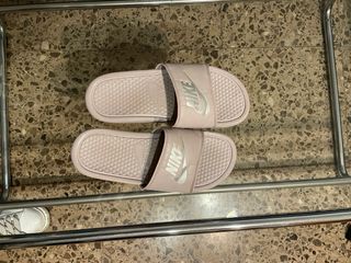 Chanclas Nike Rosa y Plateadas