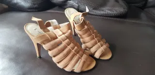 Zapatos de tacón Gloria Ortiz negros