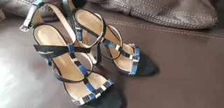 Zapatos de tacón Gloria Ortiz negros