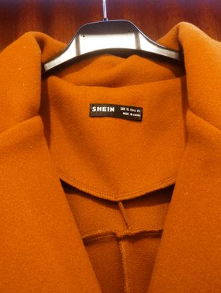 Cappotto arancione mai usato taglia sbagliata