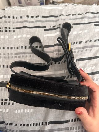 Riñonera Gucci Negra Terciopelo GG Dorado
