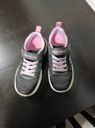 Skechers niña negras y rosas