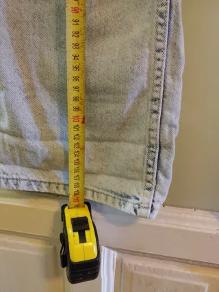 Pantalones vaqueros azules y blancos