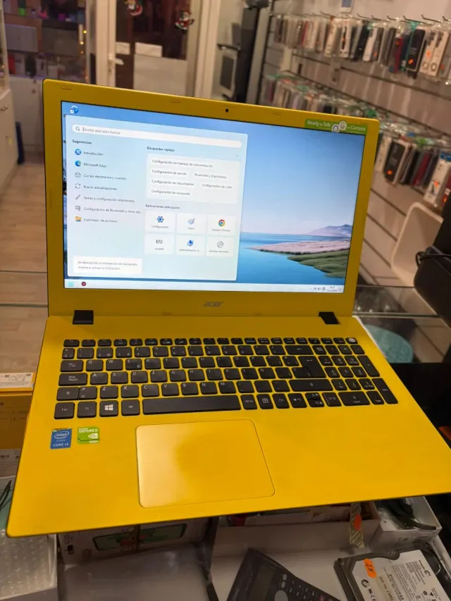Portátil Acer E5 Amarillo, i3, 8GB RAM 512SD