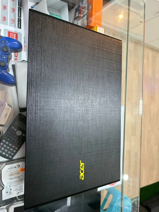 Portátil Acer E5 Amarillo, i3, 8GB RAM 512SD