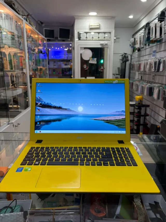 Portátil Acer E5 Amarillo, i3, 8GB RAM 512SD