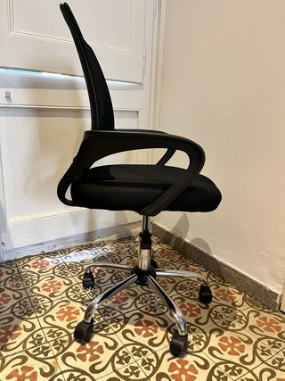 Silla ergonómica de oficina negra