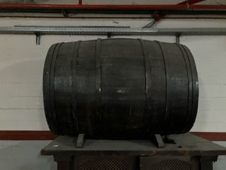 Barril/ Tonel 1000 Litros, totalmente funcional.