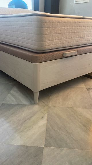 Sillón reclinable rosa de tela