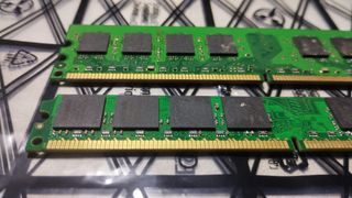 2x Kingston DDR2 1GB/2GB 667MHz RAM