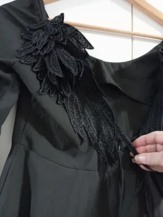 Vestido de fiesta negro con encaje