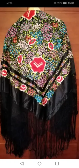 Mantón Manila bordado a mano