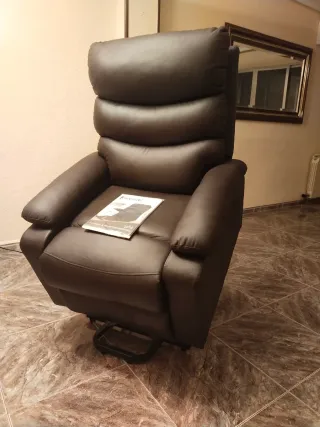 Divano alzapersone con massaggio e calore