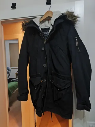 Abrigo Pull&Bear Negro Talla M