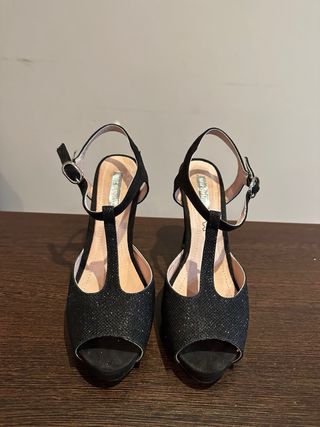 Zapatos de tacón negros