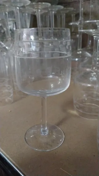 Set di bicchieri in cristallo con design elegante e moderno