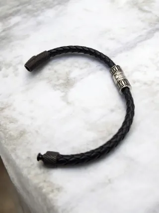 Pulsera trenzada hombre cierre tipo bayoneta.