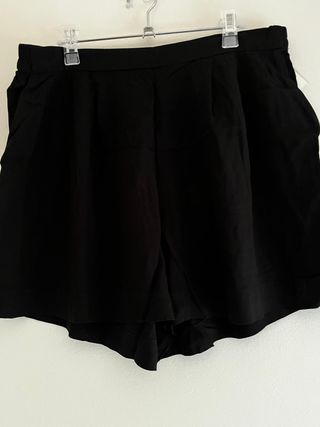 Zara Shorts L Negro Fluido Tiro Alto