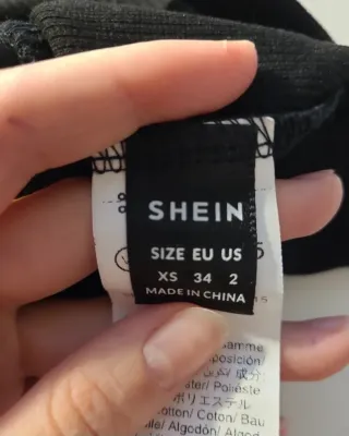 Top Shein Negro Cruzado