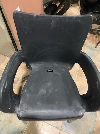 Sillas de terraza negras y plateadas