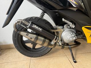 Yamaha Jog RR Negra y Amarilla