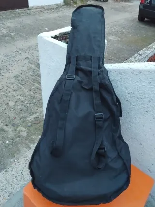 Guitarra Clásica Marrón con funda
