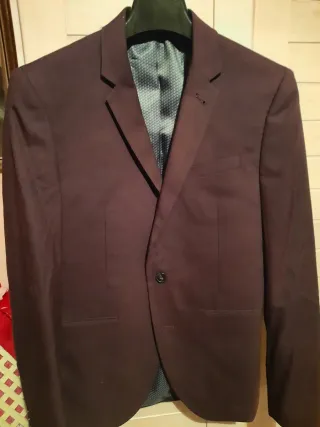 Traje de hombre morado