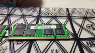 2x Elpida GDDR2 2GB 667MHz RAM