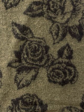 Bufanda reversible Cortefiel marrón de flores