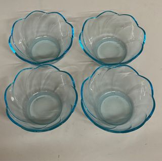 4 ciotole in vetro blu vintage