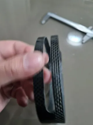 Brida ovalada Akrapovic de carbono