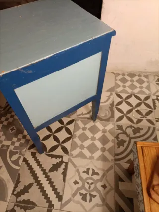 Mesita vintage kitch azul y marrón