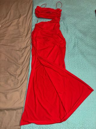 Vestido rojo con abertura