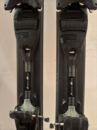 Esquís Atomic y Fischer