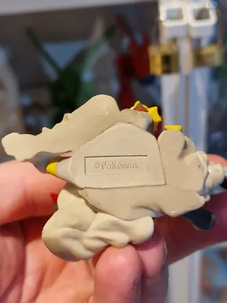 Figura pokemon giratina pre reserva kaiyodo 2008