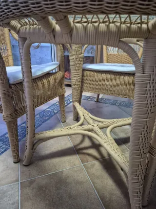 Mesa y 4 Sillas Terraza Mimbre Cristal.