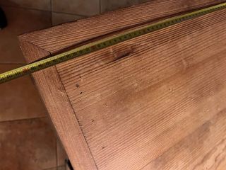 Mueble de pino con cajones y puertas