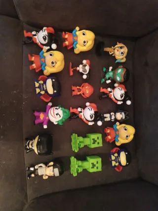 Lote 18 figuras coleccionables DC, Naruto...