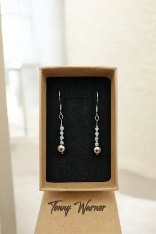 Pendientes elegantes plateados y verdes