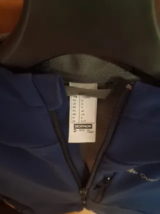 Cazadora impermeable Quechua azul y negro