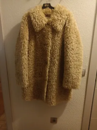 Abrigo pelo largo hasta rodilla