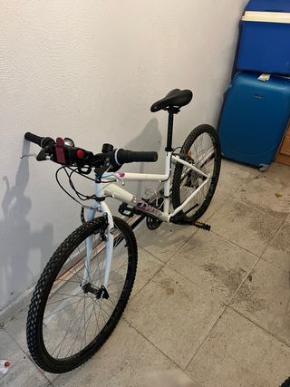 Bicicleta Btwin con cesta