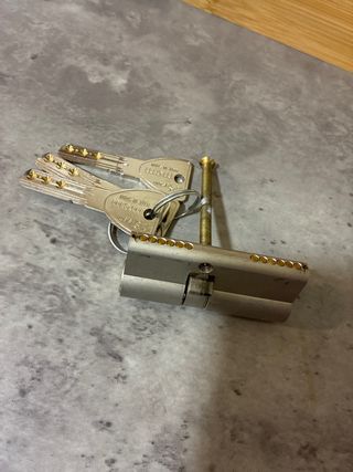 Bombín MCM alta seguridad con 5 llaves