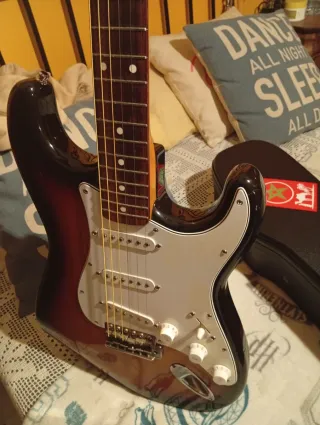 Guitarra Fender Squier Stratocaster JV Japan 83