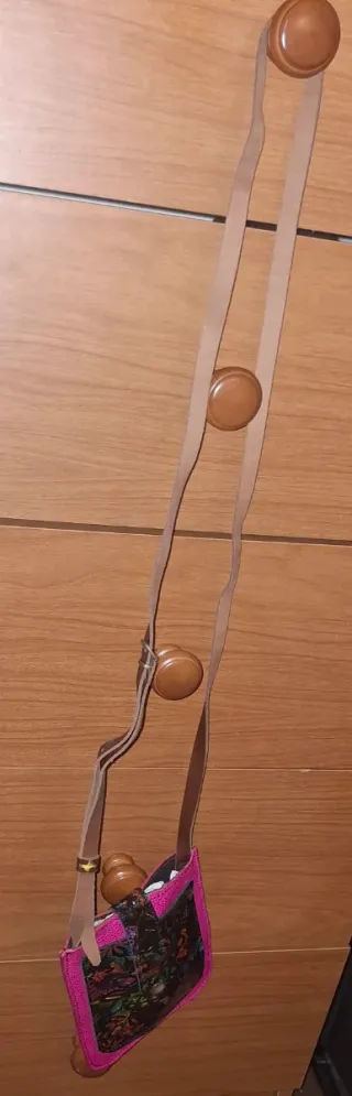 Bolso de hombro multicolor y rosa