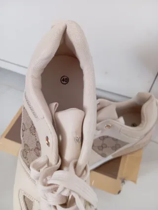 Zapatillas Beige y Marrón Mujer Nuevas