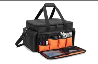 Bolsa de viaje negra con compartimentos